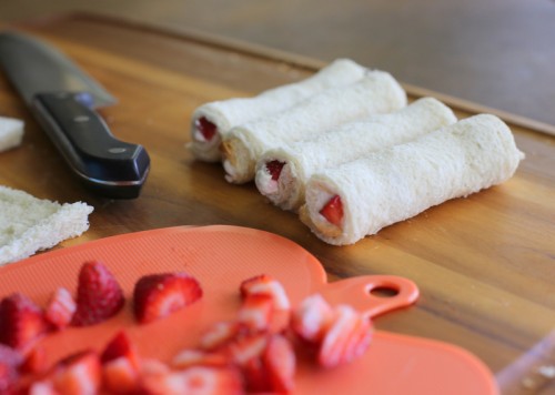 French Toast Roll-Ups - cream cheese, fruit, or whatever fillings you like rolled up in cinnamon sugar bread. the-girl-who-ate-everything.com
