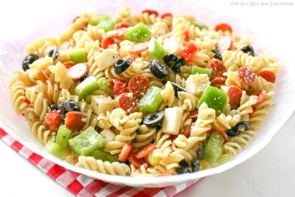 Pizza Pasta Salad | The Girl Who Ate Everything | Bloglovin’