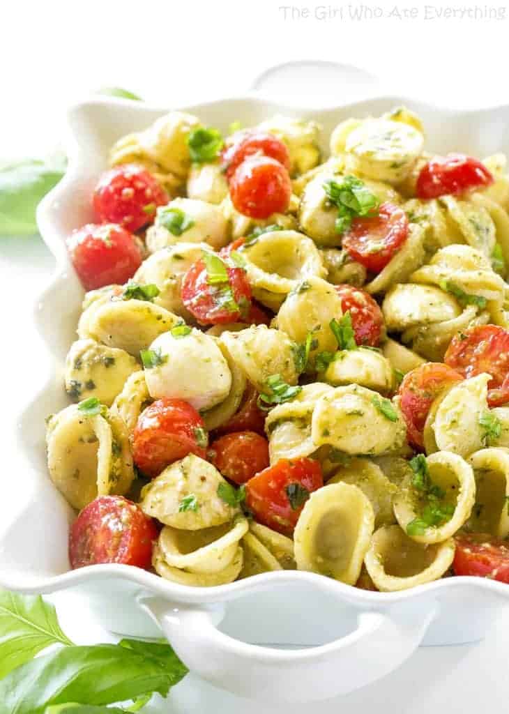 Caprese Pesto Pasta Salad - the traditional Caprese salad in pasta form! the-girl-who-ate-everything.com