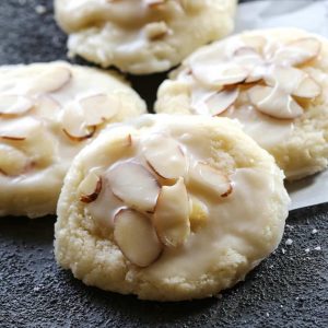 Almond Cookies - a family favorite we all love! the-girl-who-ate-everything.com
