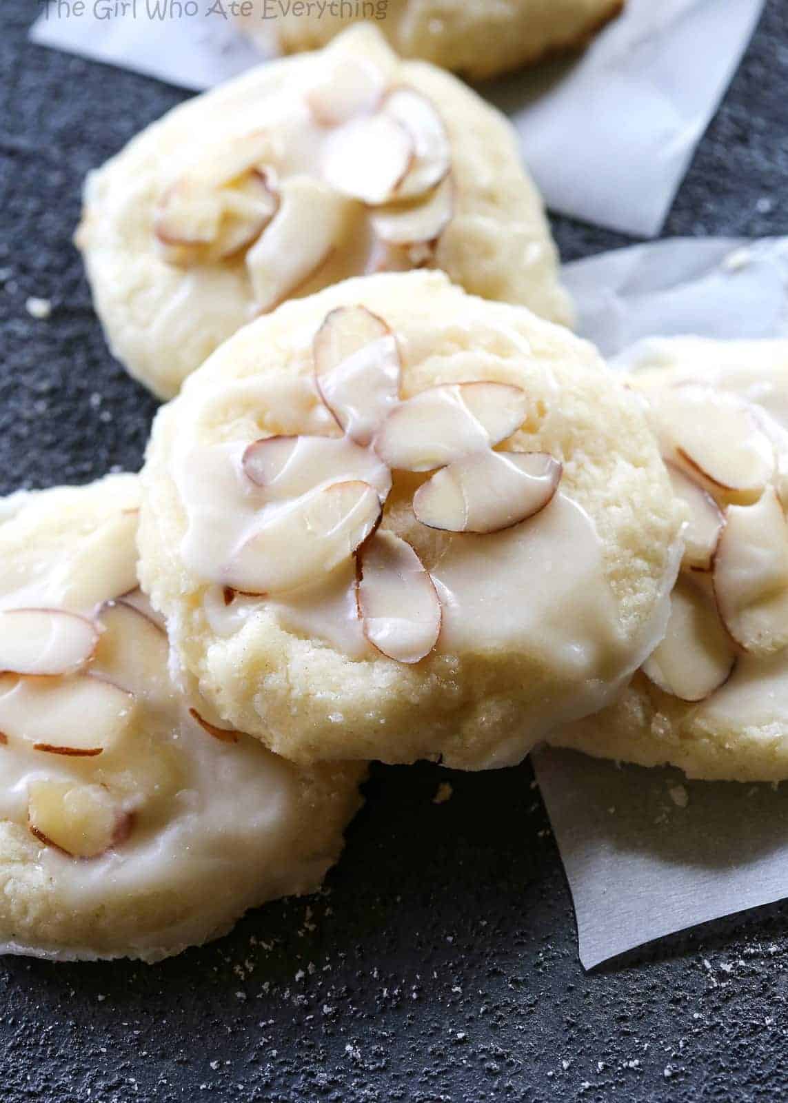 Almond Cookies - a family favorite we all love! the-girl-who-ate-everything.com
