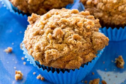 Banana Crumb Muffins - Moist banana muffins with a little cinnamon and nutmeg and topped with tons and tons of crumb topping. the-girl-who-ate-everything.com