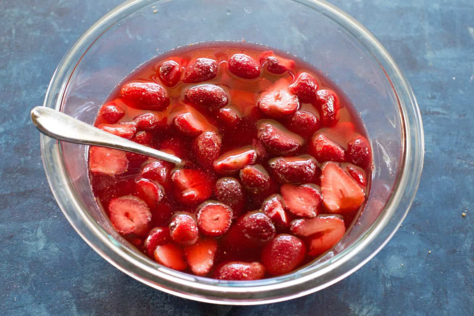 Jello Pretzel Salad Recipe (+VIDEO) The Girl Who Ate Everything