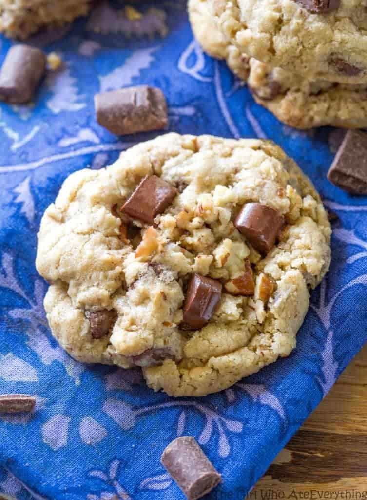 The Neiman Marcus Cookie - blended oats give the cookie a chewy texture with chocolate and nuts! Worth all the hype. the-girl-who-ate-everything.com