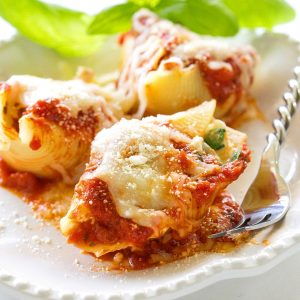 Chicken and Spinach Stuffed Shells - great flavor and makes a ton! I always make this for company. the-girl-who-ate-everything.com