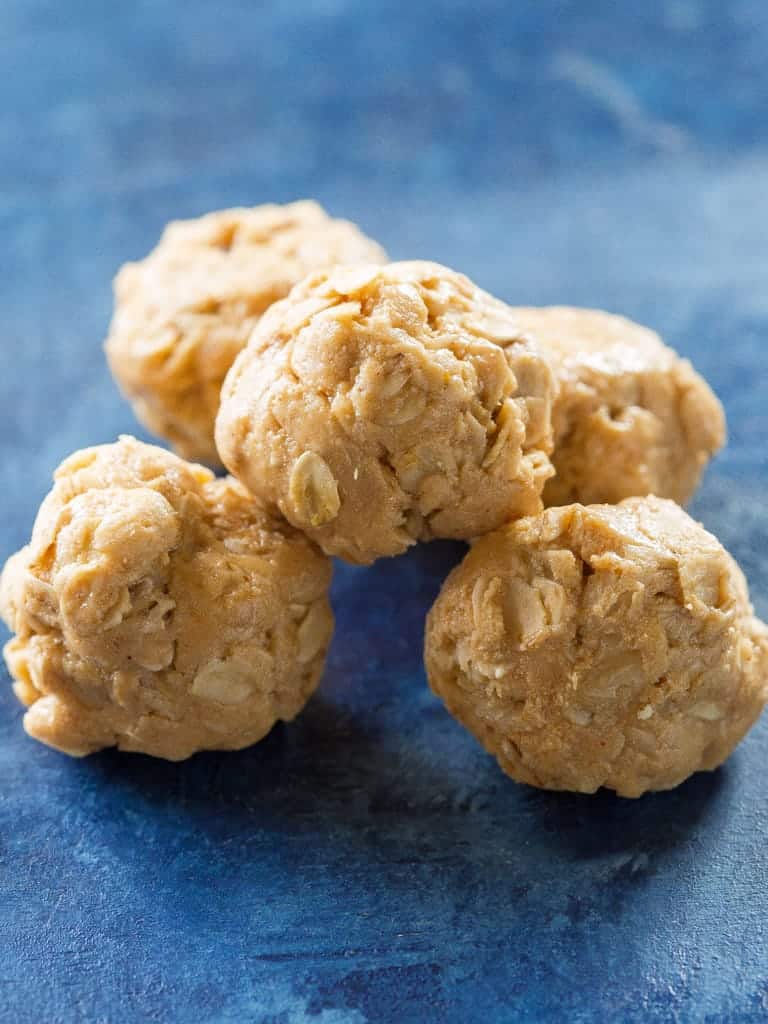 Healthy Peanut Butter Balls - simple ingredients in these little snacks. Great for kids and adults.