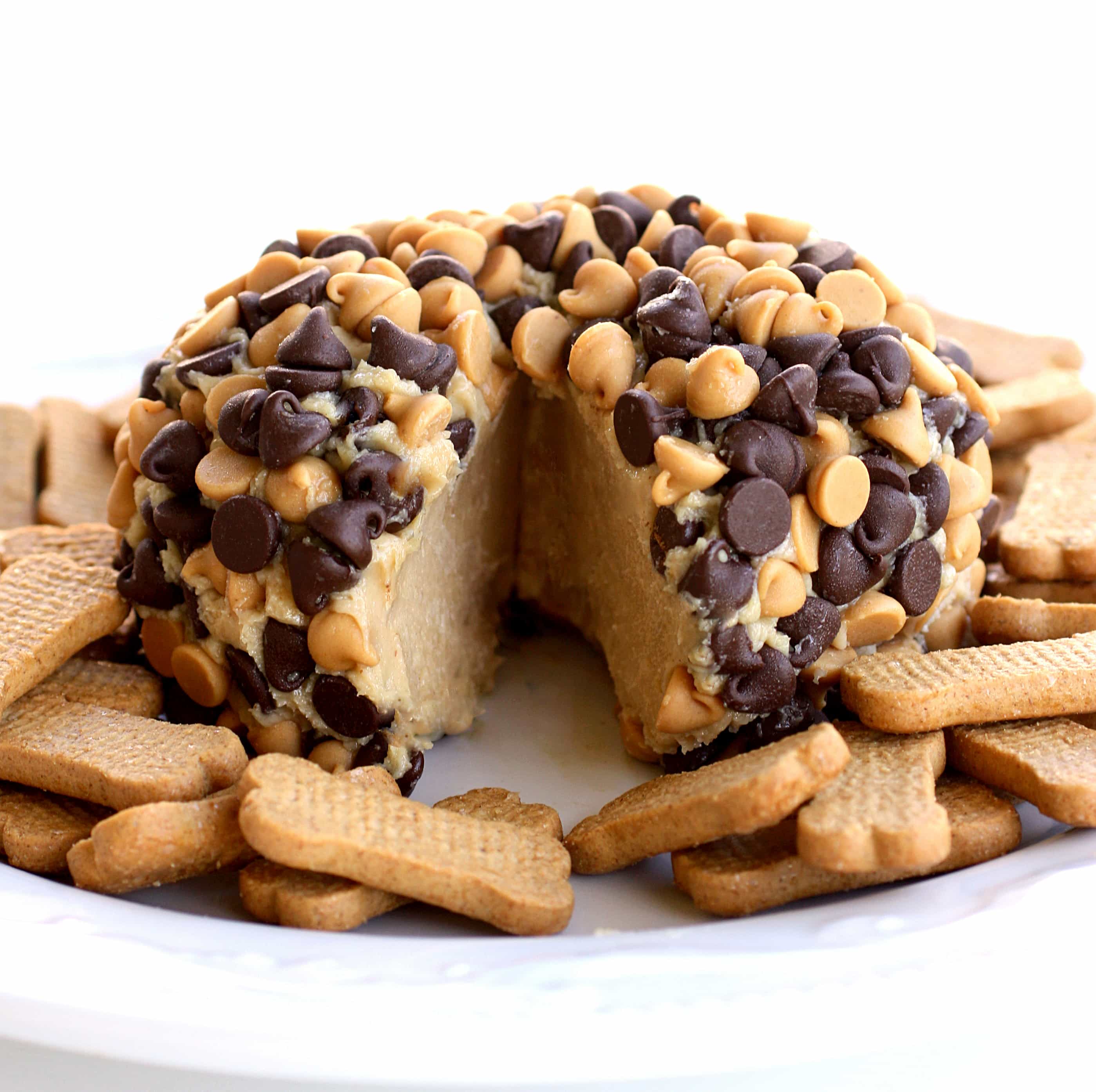 https://www.the-girl-who-ate-everything.com/wp-content/uploads/2011/08/peanut-butter-cheese-ball1.jpg