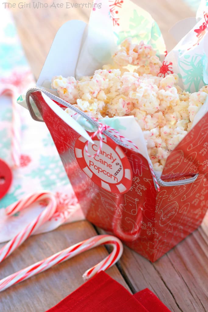 This Candy Cane Popcorn is simple and extremely addicting. It's great for neighbor gifts or just for movie night. the-girl-who-ate-everything.com