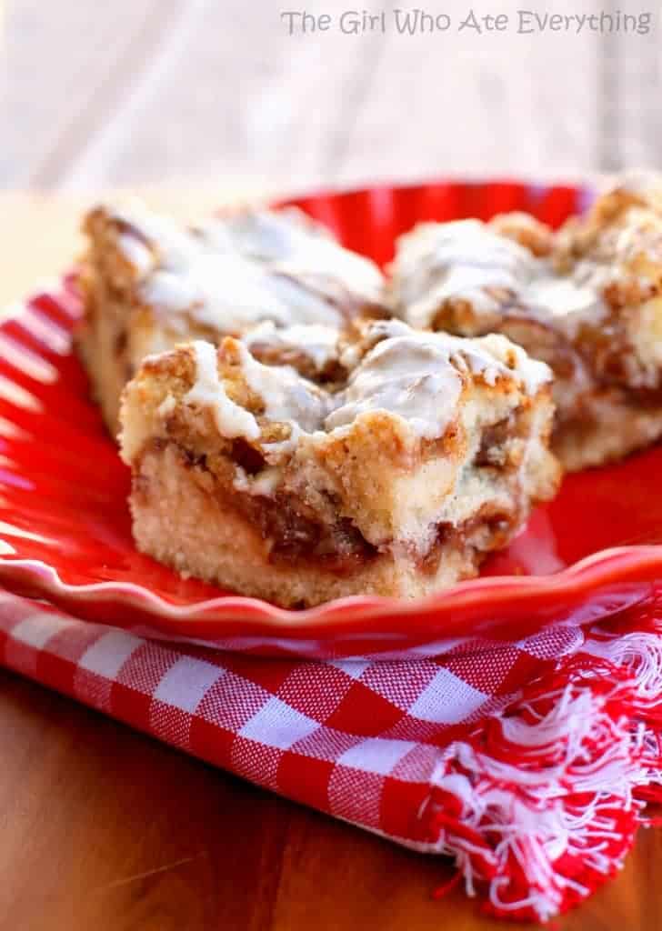This Apple Streusel Coffee Cake recipe is full of cinnamon apple flavor and big enough to feed a crowd.  No cake mix here. This one starts from scratch!
