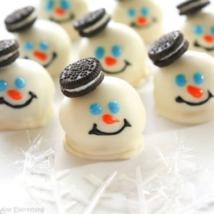 Melted Snowman Oreo Balls - the-girl-who-ate-everything.com