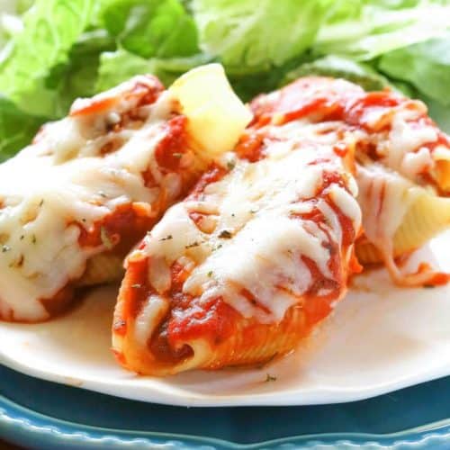 https://www.the-girl-who-ate-everything.com/wp-content/uploads/2015/02/pizza-stuffed-shells-91-500x500.jpg