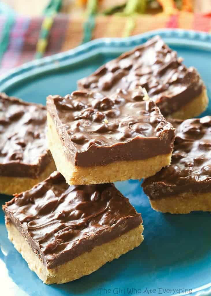 No-Bake Chocolate Peanut Butter Bars - the-girl-who-ate-everything.com
