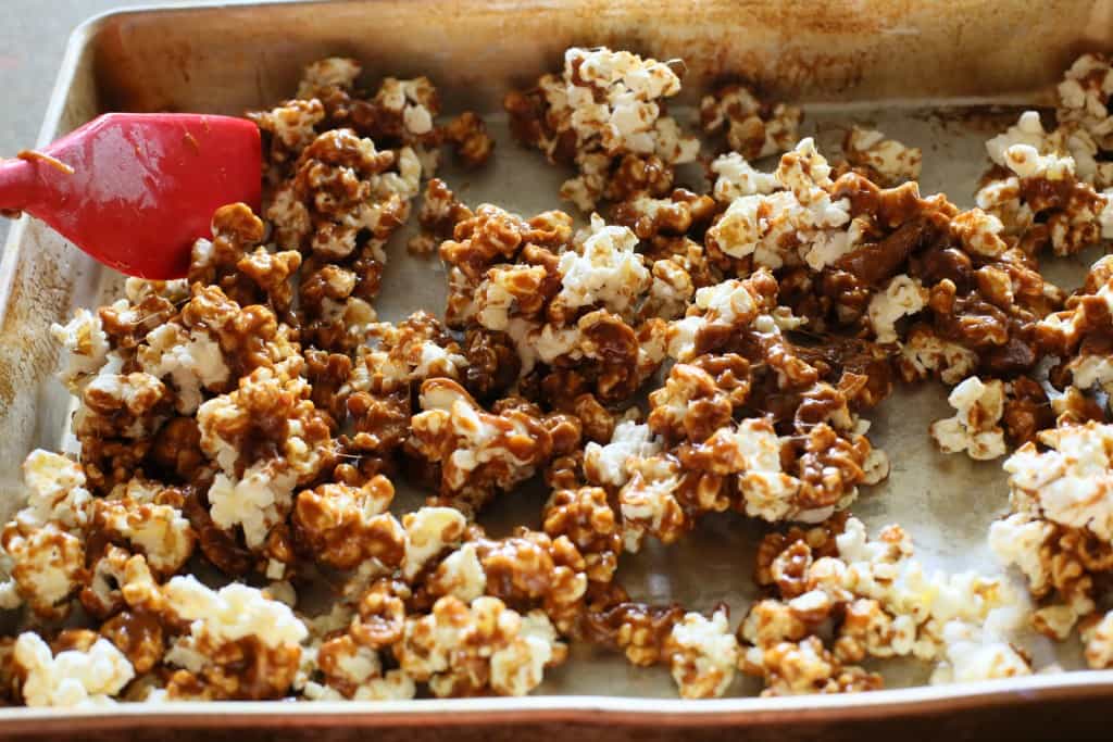 Gingerbread Caramel Popcorn - a crunchy popcorn with festive holiday flavors and drizzled with almond bark. A great neighbor gift for Christmas! the-girl-who-ate-everything.com