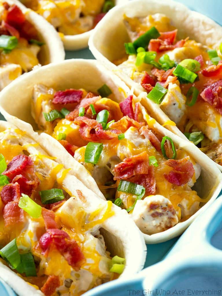 Chicken Ranch Bacon Taco Boats - everyone in the family will love these tacos for dinner! the-girl-who-ate-everything.com
