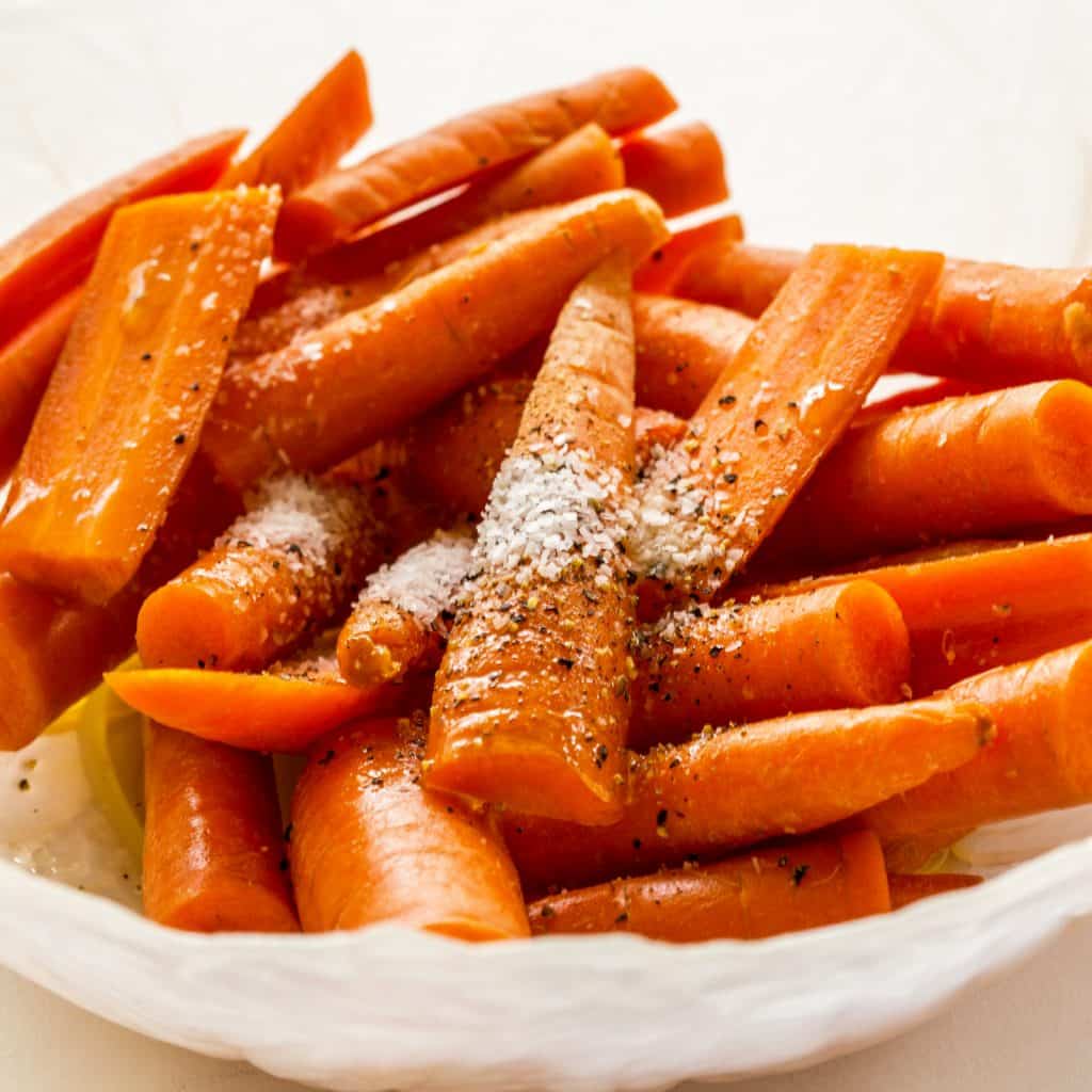 Roasted Carrots - easy and so good! the-girl-who-everything.com