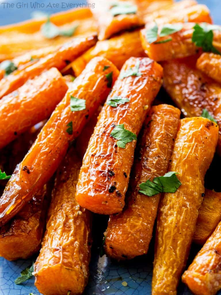 These Perfectly Roasted Carrots that have caramelized edges and are tender enough to eat without being mushy. This is a great side dish! the-girl-who-ate-everything.com