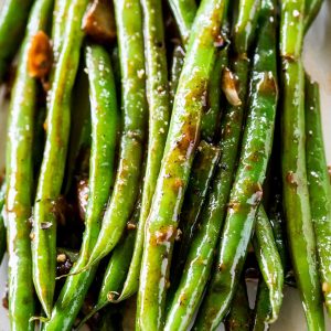 Heavenly Green Beans - this Asian inspired sauce will make you beg for more. the-girl-who-ate-everything.com