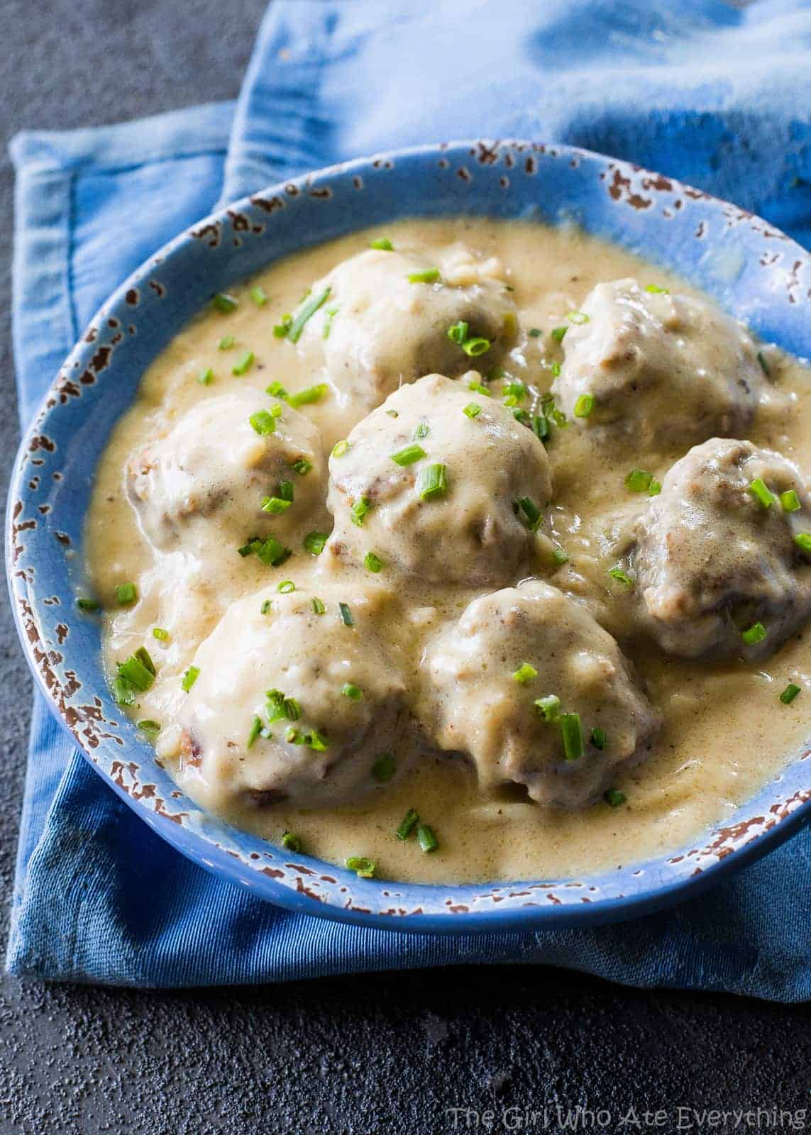 https://www.the-girl-who-ate-everything.com/wp-content/uploads/2016/10/swedish-meatballs-7.jpg