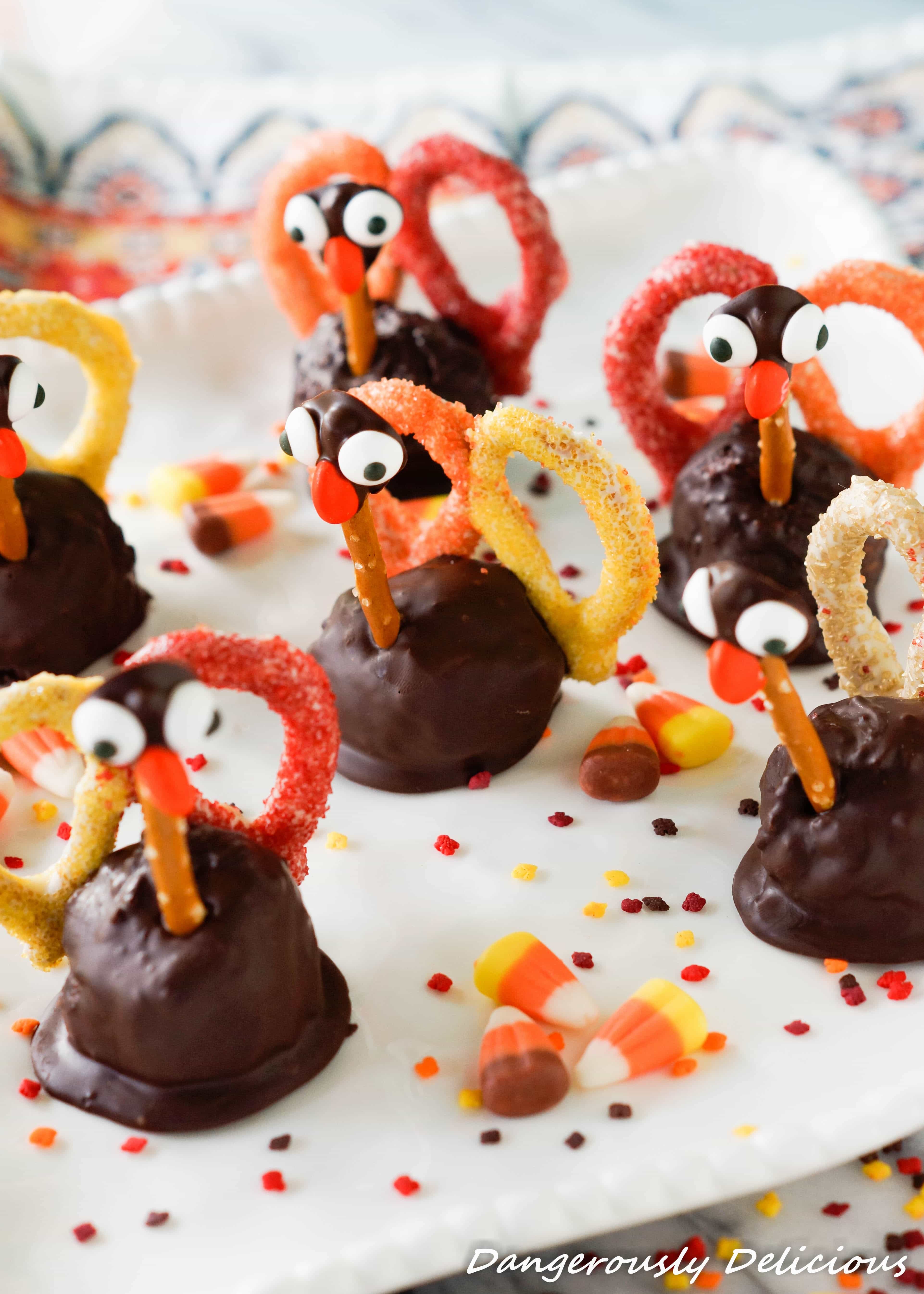 Create the ultimate Thanksgiving treat this year with Gobbling Peanut Butter & Pretzel Turkeys.