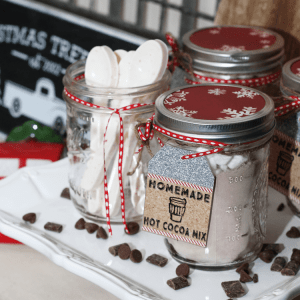 Homemade Hot Cocoa Mix | Free Printable Tags | Mason Jar Gift Ideas