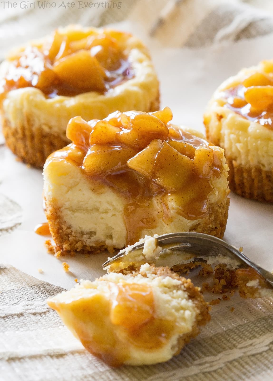Mini Caramel Apple Cheesecakes - so easy and individually portioned! the-girl-who-ate-everything.com