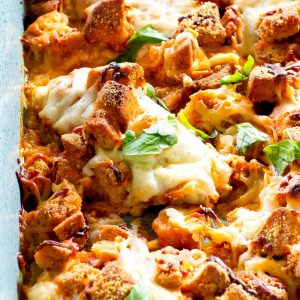 Chicken Parmesan Casserole - no frying this cheesy Parmesan chicken topped with crunchy garlic croutons. the-girl-who-ate-everything.com