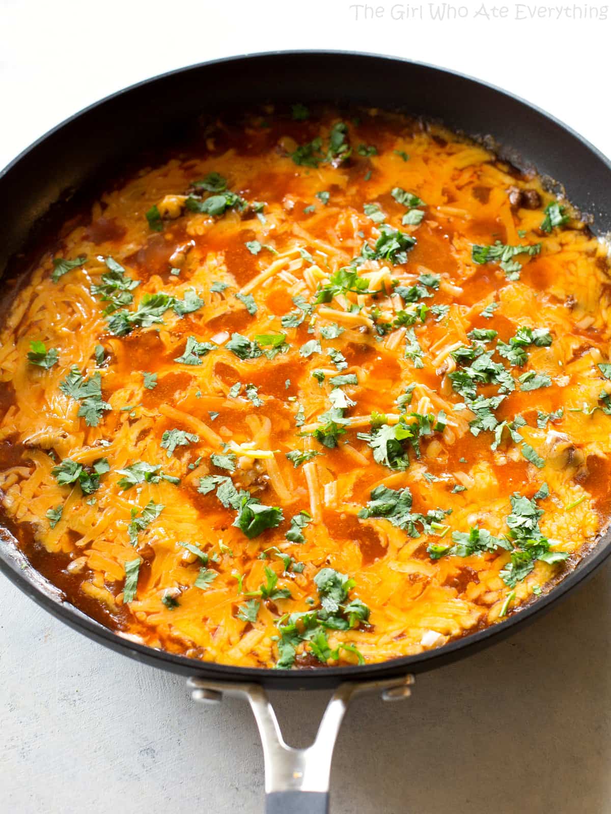 Beef Enchilada Dip - so easy! Always a crowd pleaser! the-girl-who-ate-everything.com
