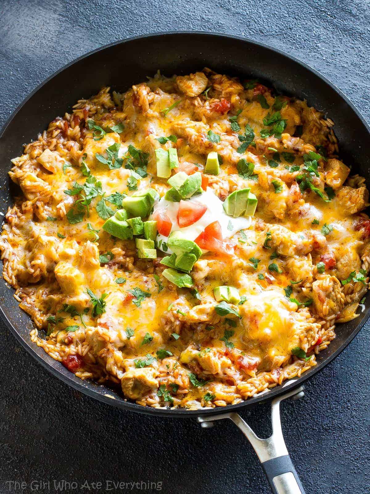 One Pan Mexican Chicken and Rice - an easy dinner ready in under 30 minutes! #mexican #chicken #dinner #onepan #easy #rice #skillet