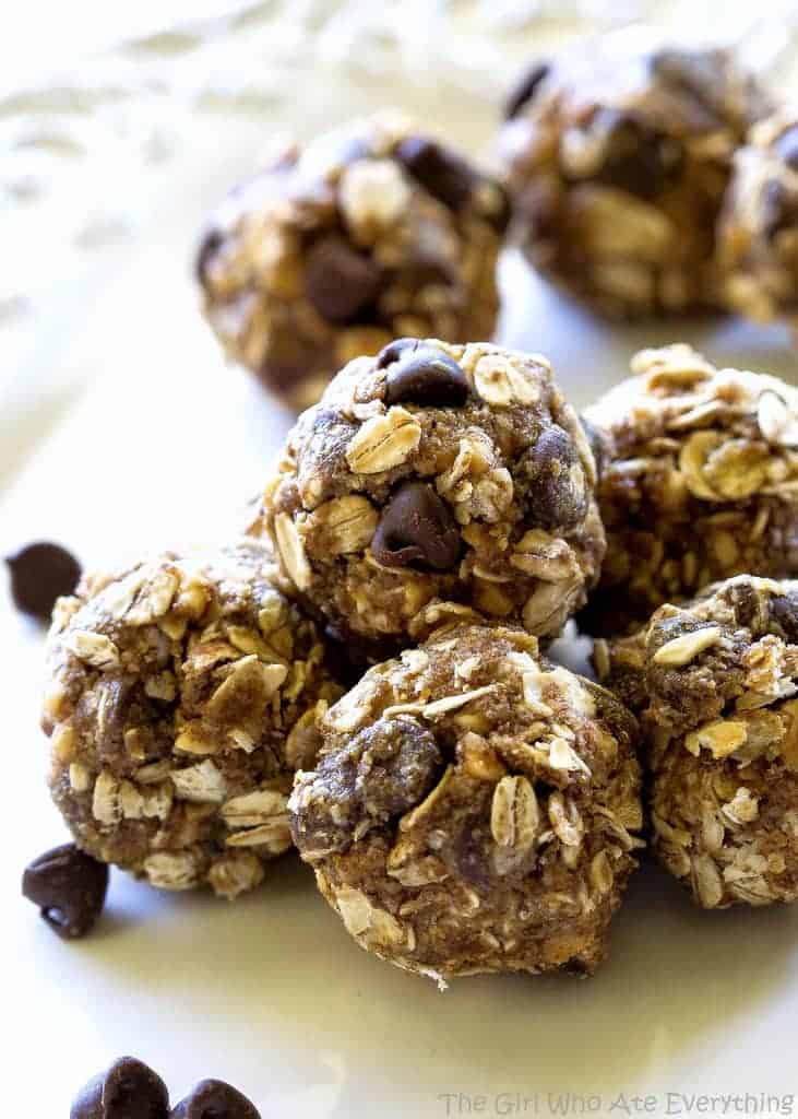 Easy Energy Balls - oats, honey, flaxseed, peanut butter, and a few chocolate chips. We make this easy snack once a week at least! the-girl-who-ate-everything.com