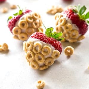Yogurt-Dipped Cheerios Strawberries - a healthy snack to keep the kids fed during summer! the-girl-who-ate-everything.com
