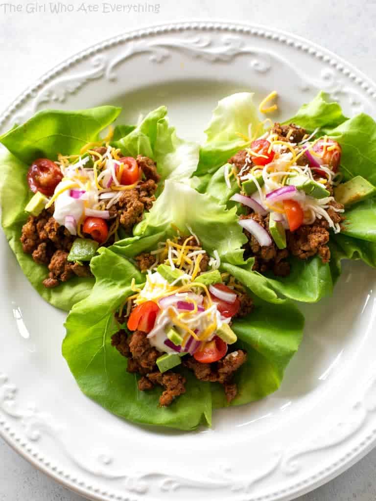 Easy Taco Lettuce Wraps - a low-carb version of taco night! the-girl-who-ate-everything.com