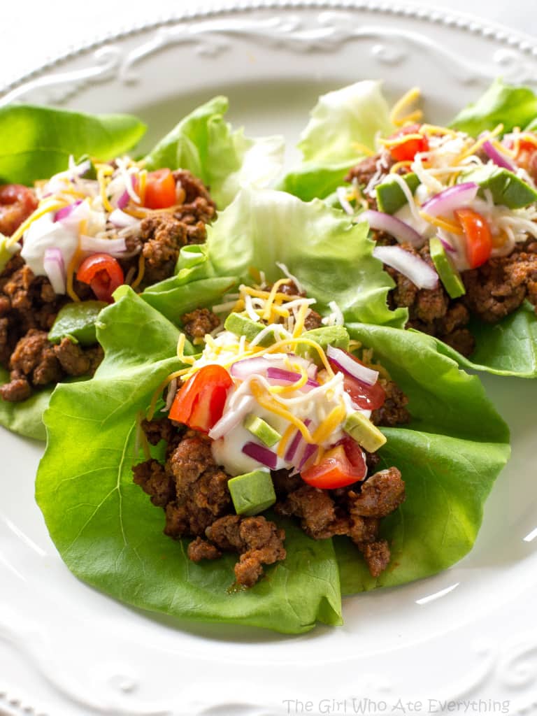 Easy Taco Lettuce Wraps - a low-carb version of taco night! the-girl-who-ate-everything.com