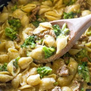 One-Pot Sausage Broccoli Pasta - an easy weeknight dinner that comes together in less than 30 minutes. the-girl-who-ate-everything.com