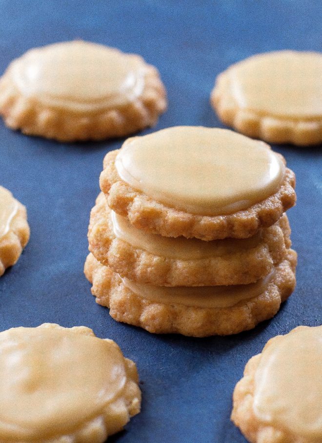 Maple shortbread cookie with maple icing