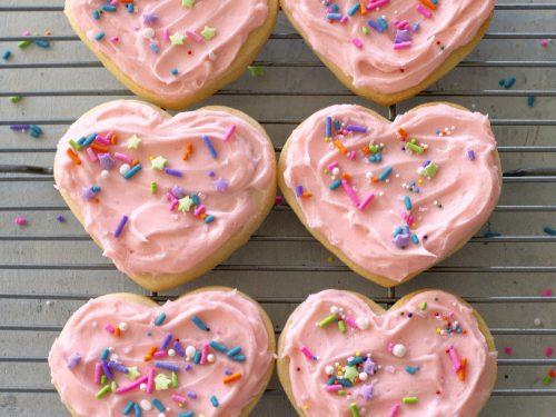 https://www.the-girl-who-ate-everything.com/wp-content/uploads/2022/02/sugar-cookies-sprinkle-001-500x375.jpg