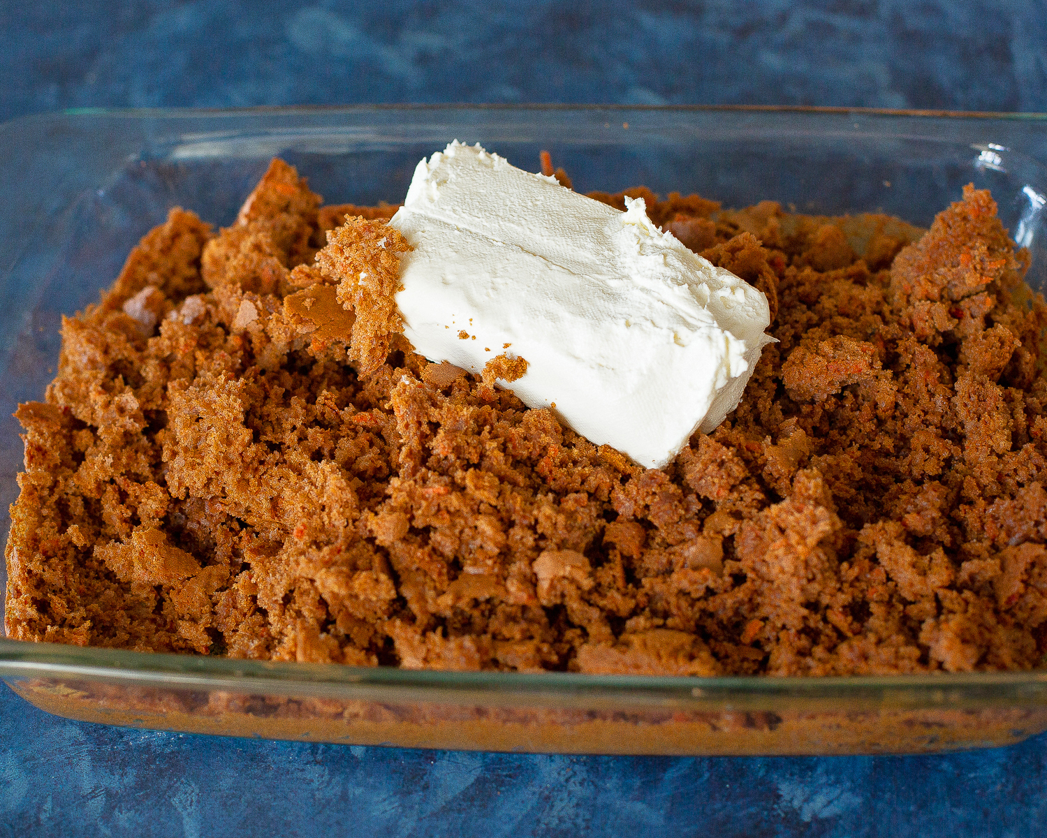 carrot cake crumbles with cream cheese