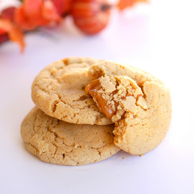 These Caramel Apple Cider Cookies are soft and chewy and taste like fall. #cookies the-girl-who-ate-everything.com