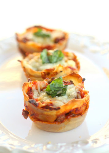 These Lasagna Cupcakes are layers of pasta, pasta sauce, and cheese. It's portion controlled lasagna! the-girl-who-ate-everything.com