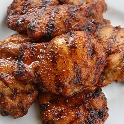 This Spicy Honey Chicken is full of flavor, tender, and juicy. the-girl-who-ate-everything.com
